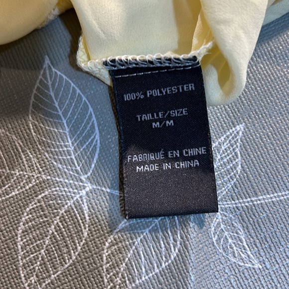 Ladies Suzy Shier Button Up Top. - Picture 4 of 9